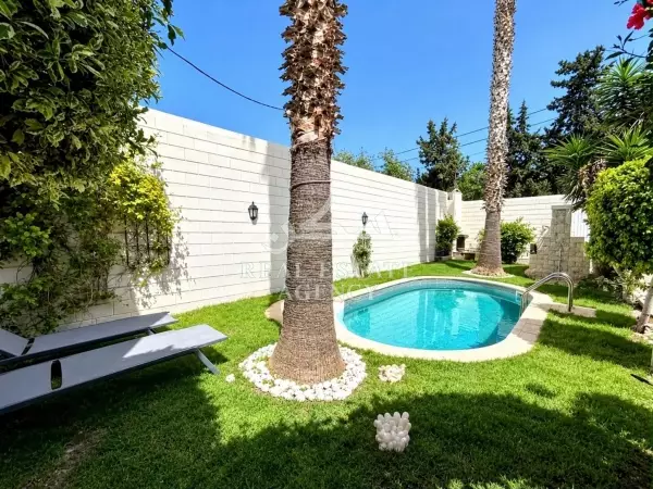 Villa S+4 avec piscine – La Soukra